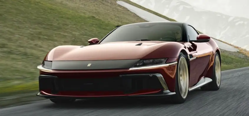 Ferrari 12Cilindri Manuale Tanıtıldı: Modern Teknolojiyle Geleneksel Sürüş Hissi