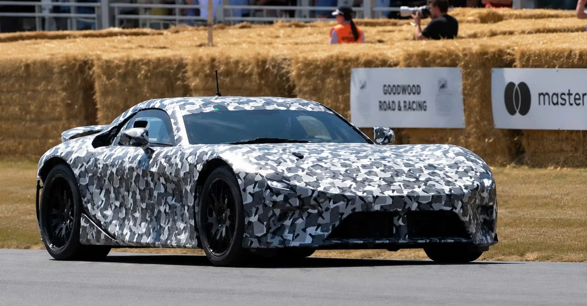 Lexus LFA Efsanesi 2027’de Geri Dönüyor: V10 Yerine Tam Elektrikli Güç Ünitesi