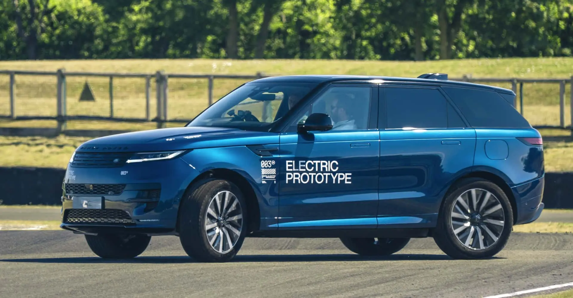 Range Rover Sport Elektrikleniyor: İlk Detaylar Paylaşıldı