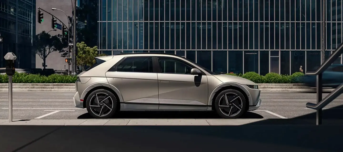 Hyundai IONIQ 5, Yeni Büyük Ekranı ve İleri Teknoloji Kokpitiyle Görüntülendi