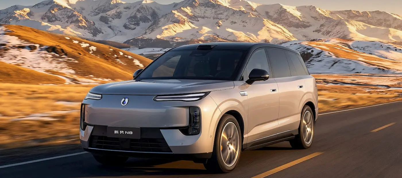 BYD’nin Yeni Elektrikli SUV Modeli Denza N8, 1.000 Kilometreyi Aşan Menzili ve Hızlı Şarj Özelliğiyle Tanıtıldı