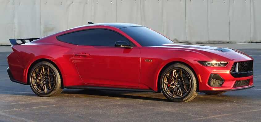 Dört Kapılı Ford Mustang ‘Mach 4’ Modeli İçin İlk Sinyaller Verildi