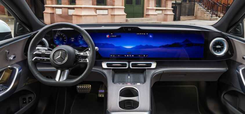 Mercedes Modellerinde Ekran Boyutları ve Fiziksel Düğmelerin Geleceği