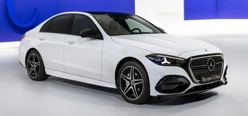 Makyajlı Mercedes C-Serisi Yenilenen Yüzü ve Teknolojileriyle Tanıtıldı