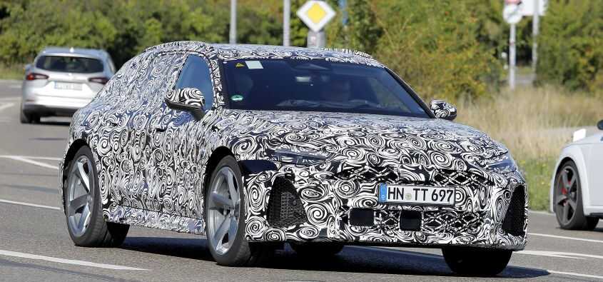 Yeni 2027 Audi RS 6 Avant, Kardeşi RS 5’in Bagajında Ortaya Çıktı