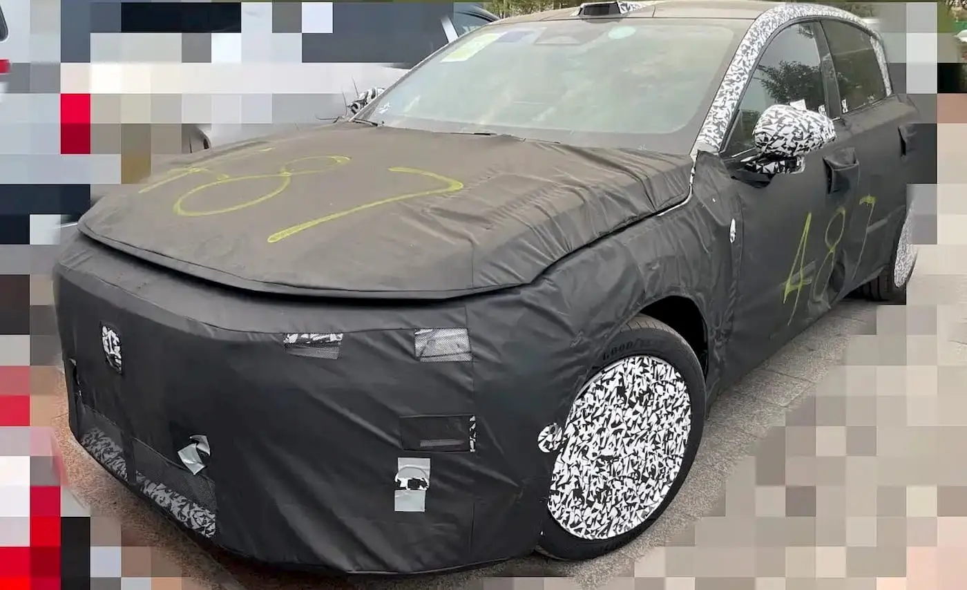 Volvo’nun Yeni Sedanı Ortaya Çıktı, Ancak Beklenen Elektrikli Model Olmayabilir