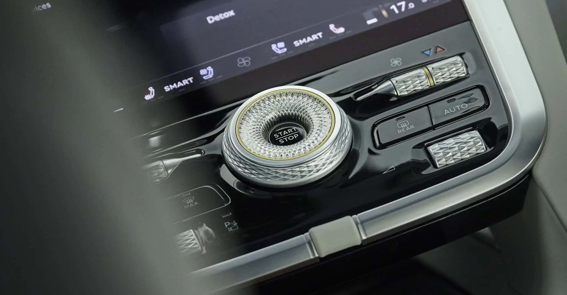 Bentley’s İlk Elektrikli SUV Modeli Torcal’ın Lüks ve Teknolojik Kabini Detaylanıyor