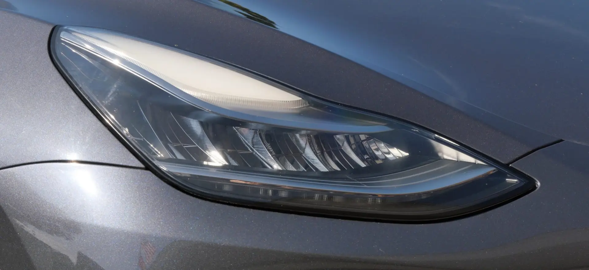 Tesla’dan Farların Çok Parlak Olması Nedeniyle 20 Bin Araçlık Geri Çağırma