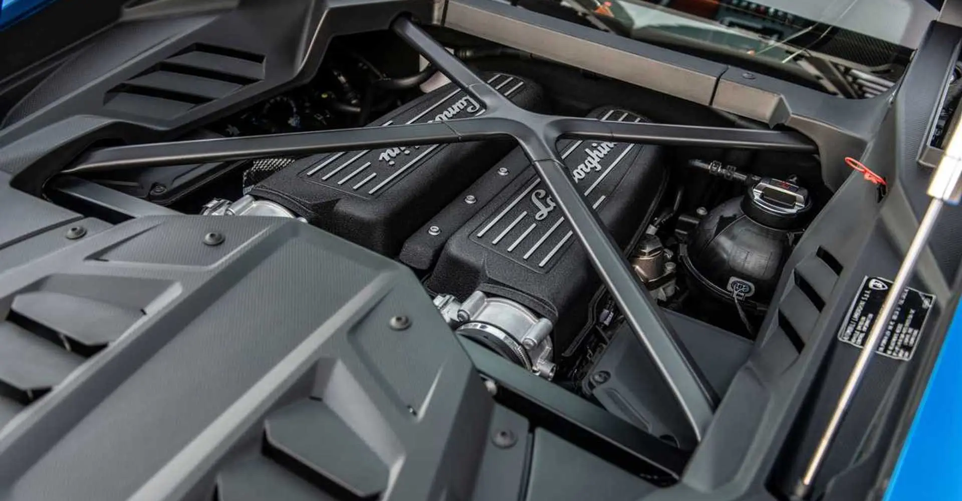 Lamborghini: V10 Motorun Tarihe Karışmasının Tepki Çekeceğini Biliyorduk