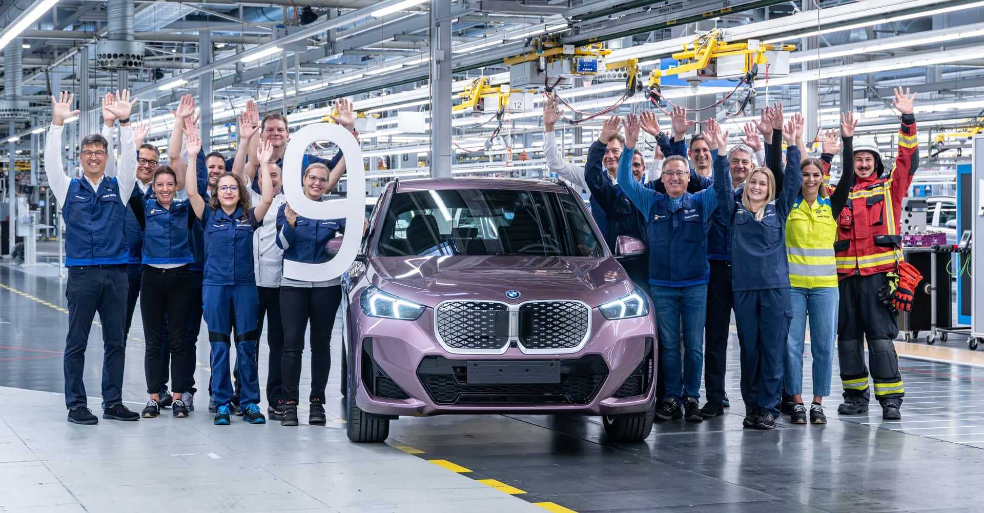 BMW Regensburg Fabrikinde 9 Milyonuncu Otomobil Banttan İndi