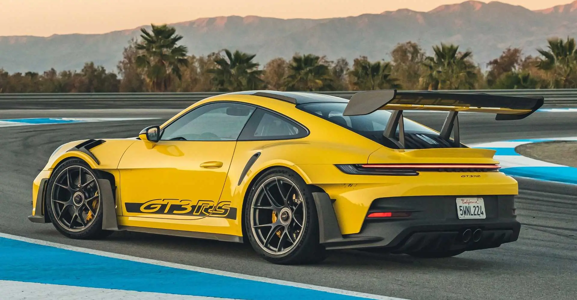 Porsche, Üst Segment Modellerinin Fiyatını ve Özel Üretim Odaklı Stratejisini Artırıyor
