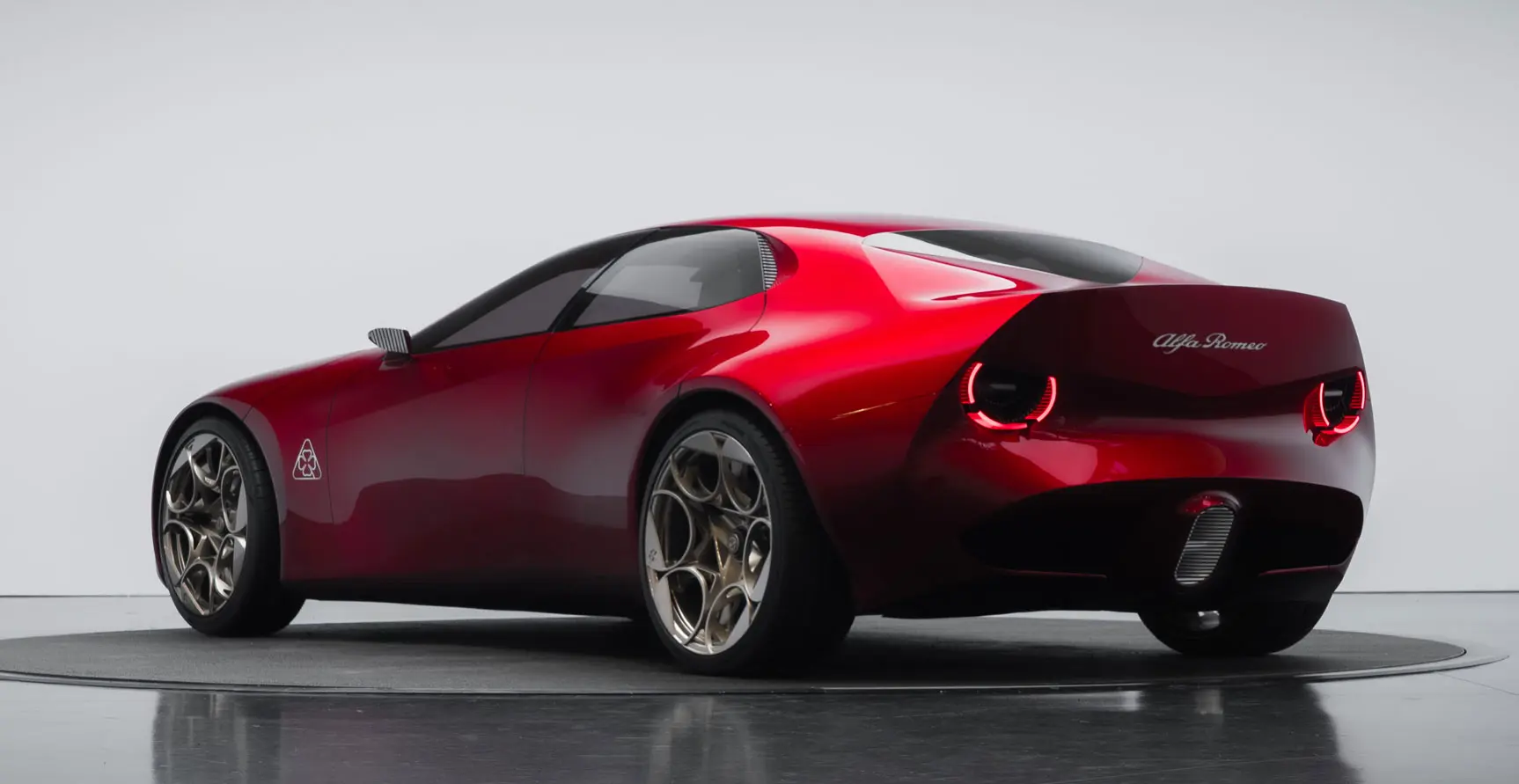 Alfa Romeo’nun Cesur Geleceğini Şekillendirecek Cuorerosso Konsepti Tanıtıldı
