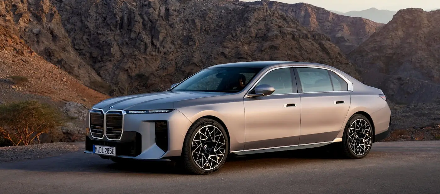 BMW, Yenilenen Amiral Gemisi i7 İçin Özel Şoför Programını Başlattı