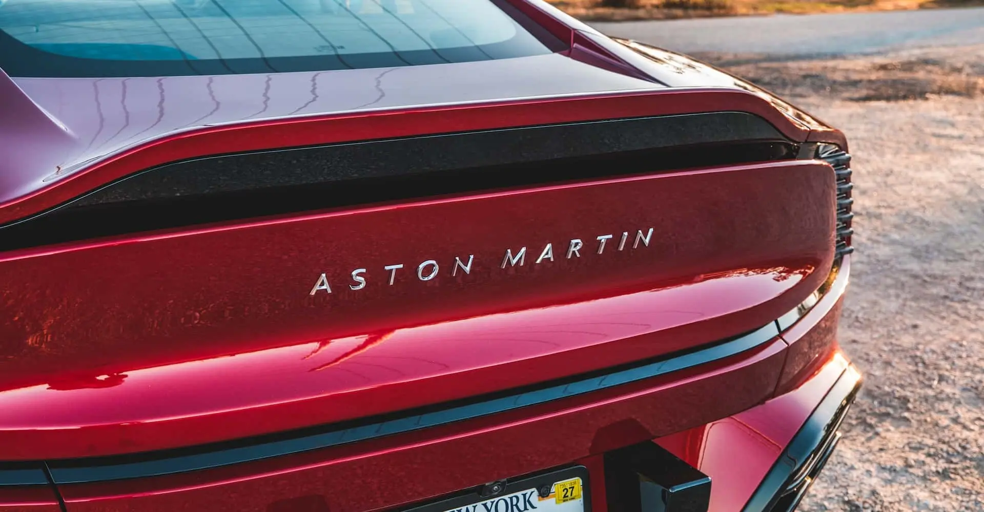 Aston Martin Finansal Zorluklarla Mücadele Ediyor: Zarar Sürüyor
