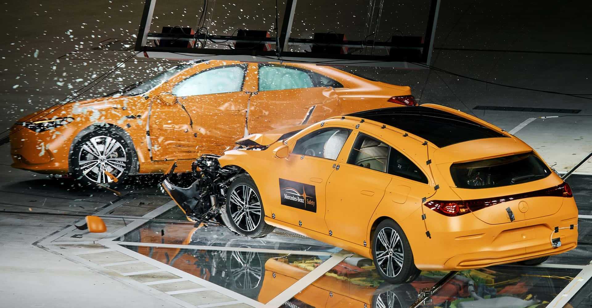 Mercedes-Benz’den İki Hareketli CLA Modeli ile Gerçekçi Çarpışma Testi