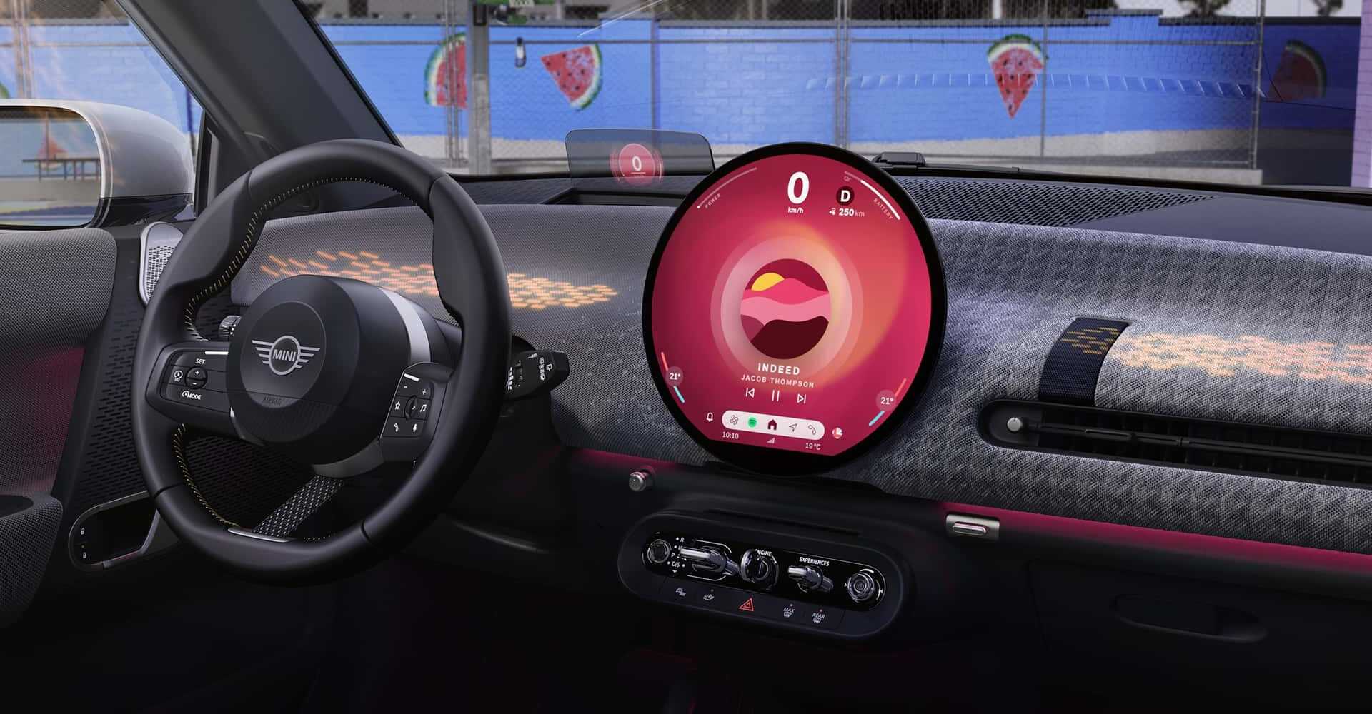Mini, Kullanımı Zor Olsa Bile Yuvarlak Ekranlarından Vazgeçmeyecek